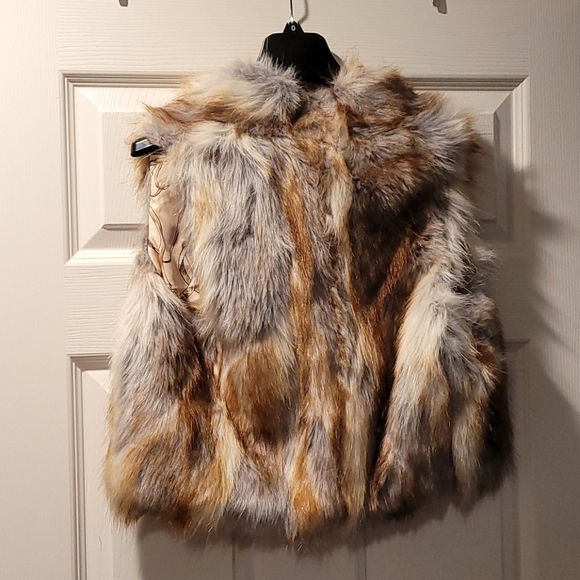Faux fur vest - Picture 2 of 3